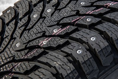 Зимняя шина Ikon Tyres (Nokian Tyres) Autograph Ice 9 235/45R18 98T (шипы)