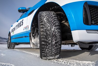 Зимняя шина Ikon Tyres (Nokian Tyres) Autograph Ice 9 235/45R18 98T (шипы)