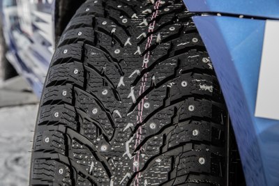 Зимняя шина Ikon Tyres (Nokian Tyres) Autograph Ice 9 235/45R18 98T (шипы)