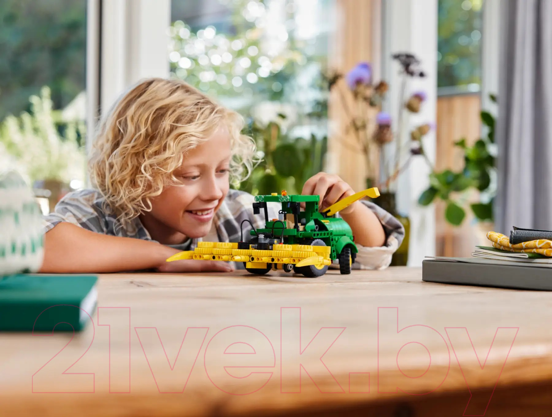 Конструктор Lego Technic Кормоуборочный комбайн John Deere 9700 / 42168