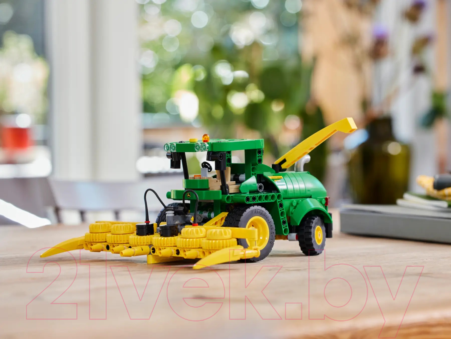 Конструктор Lego Technic Кормоуборочный комбайн John Deere 9700 / 42168