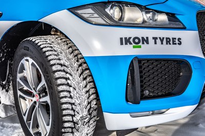 Зимняя шина Ikon Tyres (Nokian Tyres) Autograph Ice 9 SUV 235/65R17 108T (шипы)