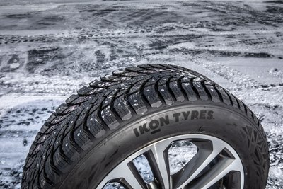 Зимняя шина Ikon Tyres (Nokian Tyres) Autograph Ice 9 SUV 235/65R17 108T (шипы)