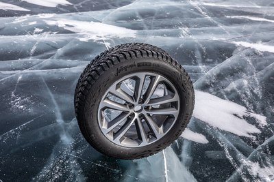 Зимняя шина Ikon Tyres (Nokian Tyres) Autograph Ice 9 SUV 235/65R17 108T (шипы)