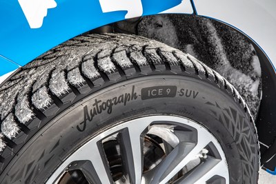 Зимняя шина Ikon Tyres (Nokian Tyres) Autograph Ice 9 SUV 235/65R17 108T (шипы)