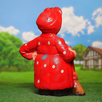 Изображение товара Фигурка для сада Хорошие сувениры Теща с метлой средняя / 3866566