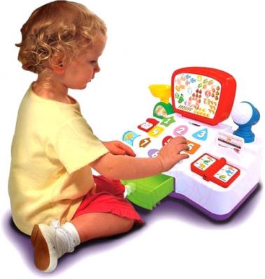 Развивающая игрушка Kiddieland Кассовый аппарат (048108) - ребенок с игрушкой
