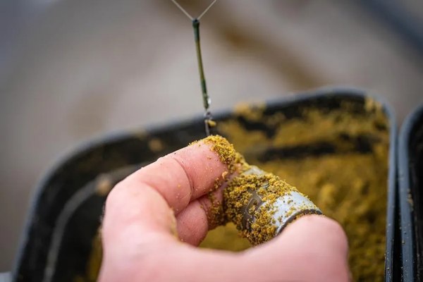 Кормушка рыболовная Guru X-Change Distance Feeder Solid Medium 40г+50г / GAD10