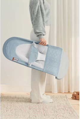 Детский шезлонг BabyBjorn Balance Mesh 0051.43 (Sky Blue)