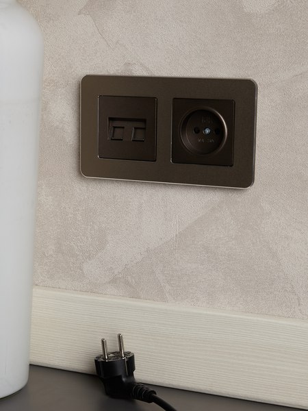 Розетка IEK Brite BR-R13-10-K45 (темная бронза)