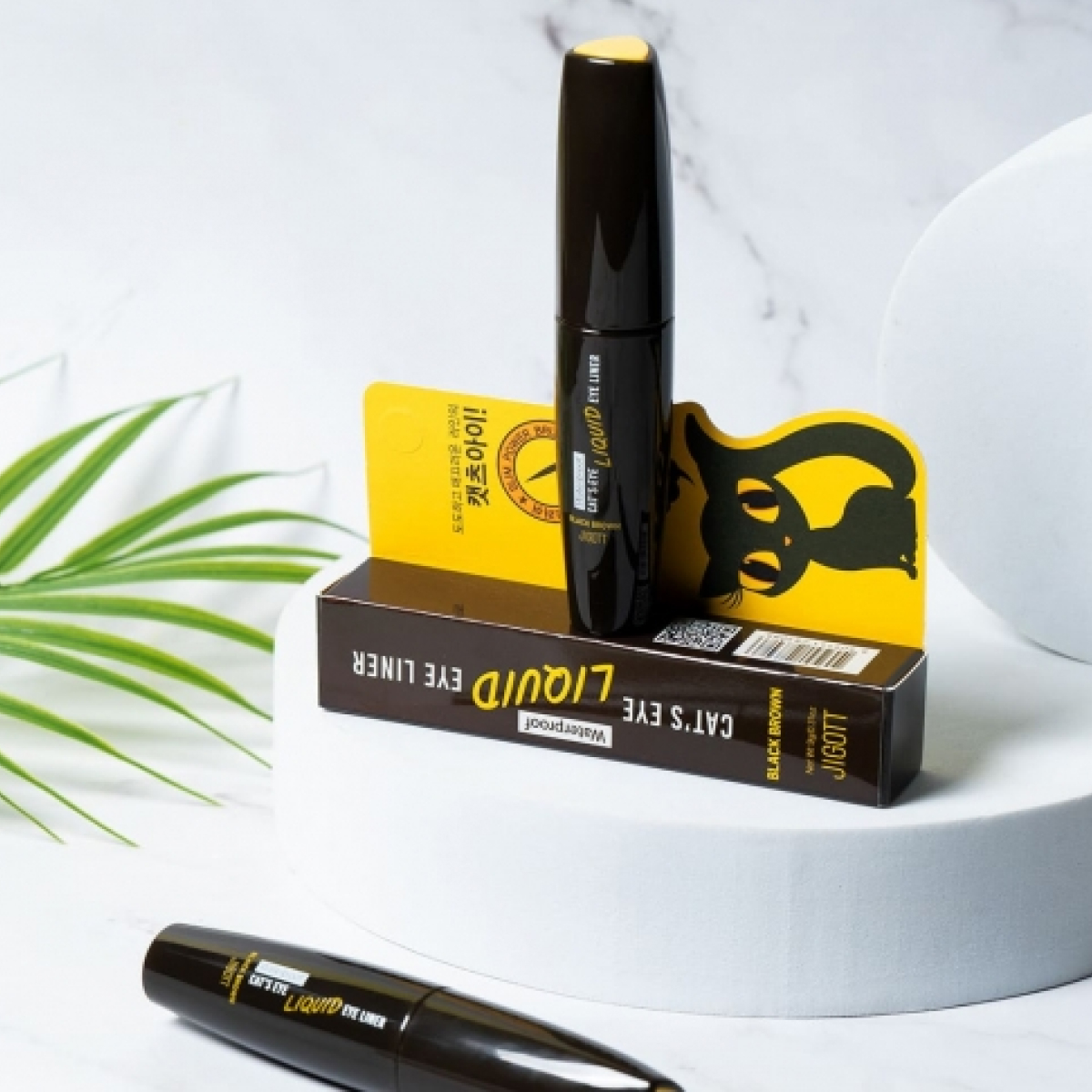 Подводка для глаз жидкая Jigott Cat's Eye Waterproof Liquid Eyeliner Black Brown (9г) — фото 5
