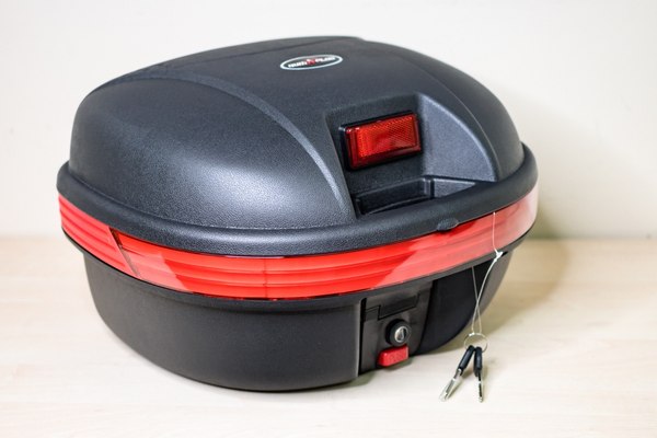 Кофр для мотоцикла AVM 638 LED