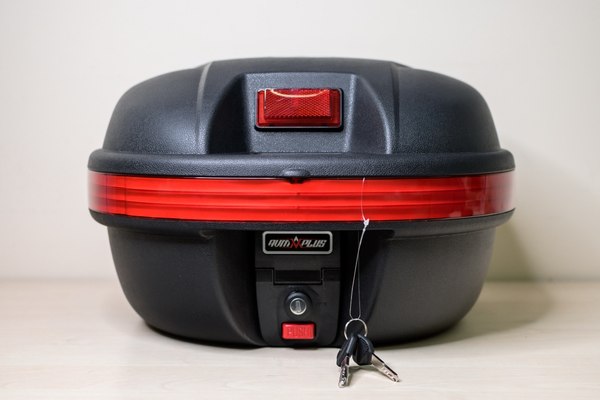Кофр для мотоцикла AVM 638 LED