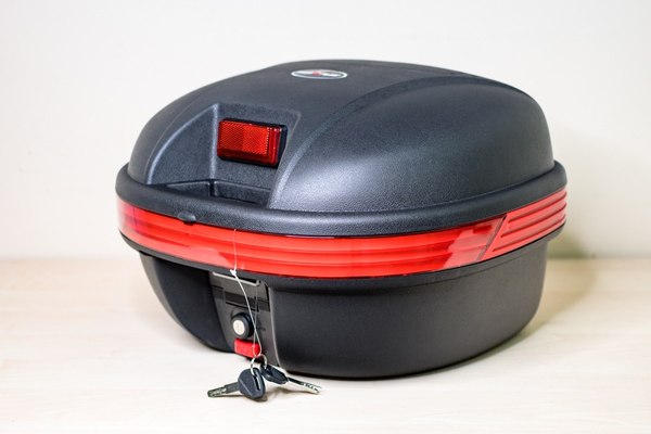 Кофр для мотоцикла AVM 638 LED