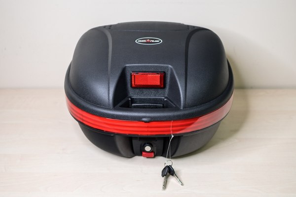 Кофр для мотоцикла AVM 638 LED