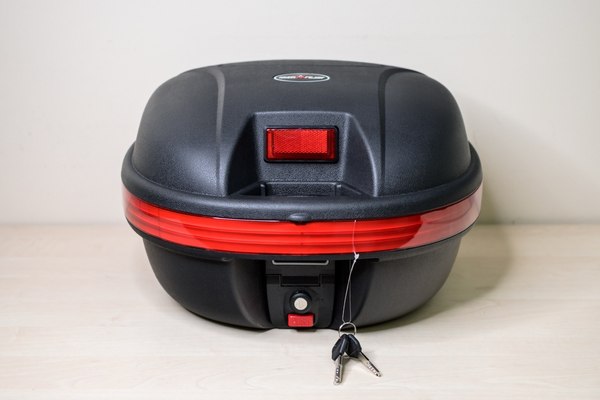 Кофр для мотоцикла AVM 638 LED