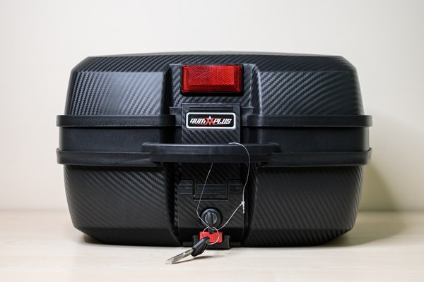 Кофр для мотоцикла AVM 688 Carbon
