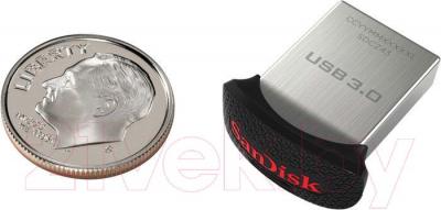 Usb flash накопитель SanDisk Ultra Fit 16GB (SDCZ43-016G-G46) - в сравнении с монетой