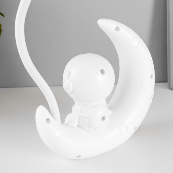 Изображение товара Настольная лампа Risalux Астронавт на луне 7654102