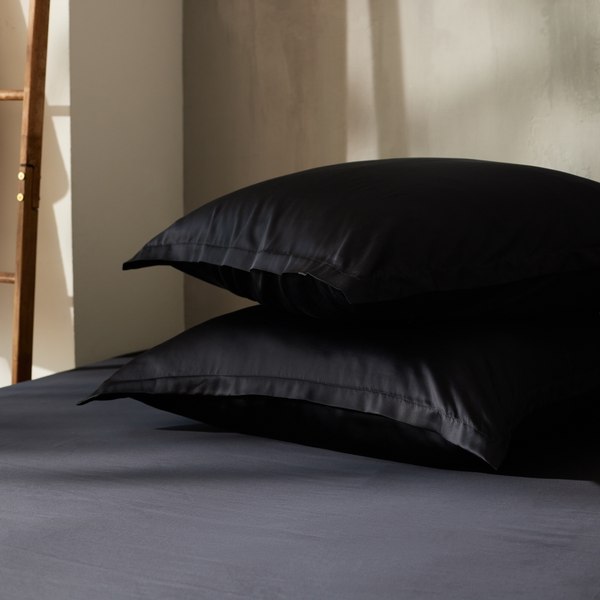 Наволочка Sima-Land Home Tencel 50x70 / 10285385 (черный)