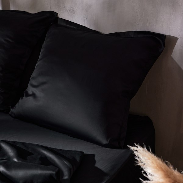 Наволочка Sima-Land Home Tencel 50x70 / 10285385 (черный)