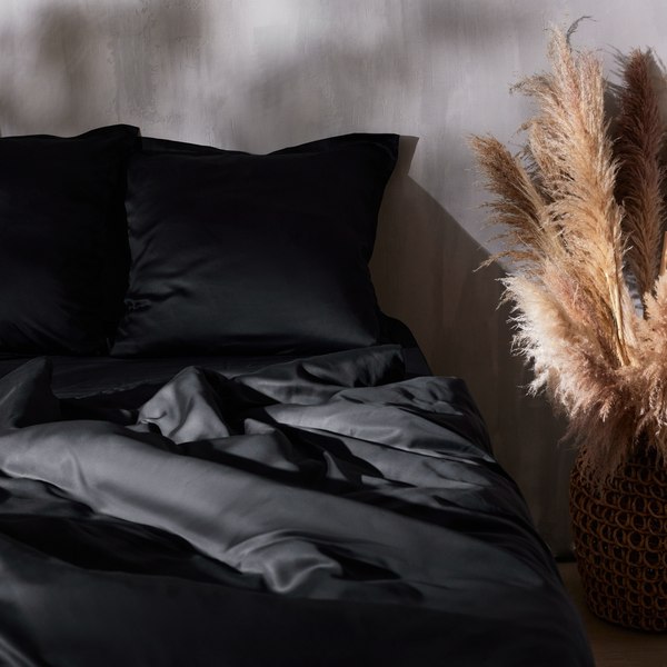 Наволочка Sima-Land Home Tencel 50x70 / 10285385 (черный)