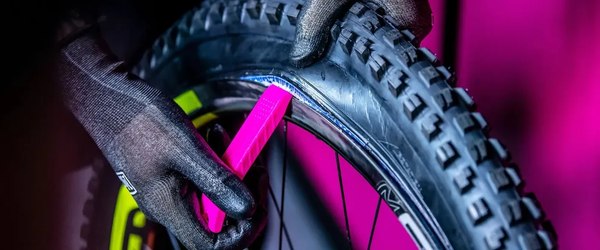 Набор лопаток бортировочных Muc-Off Rim Stix Tyre Lever Pink (2шт)