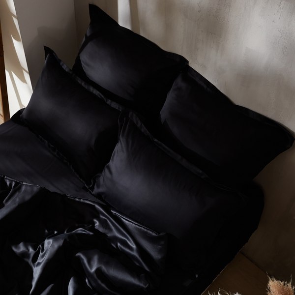 Наволочка Sima-Land Home Tencel 70x70 / 10285386 (черный)