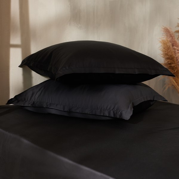 Наволочка Sima-Land Home Tencel 70x70 / 10285386 (черный)