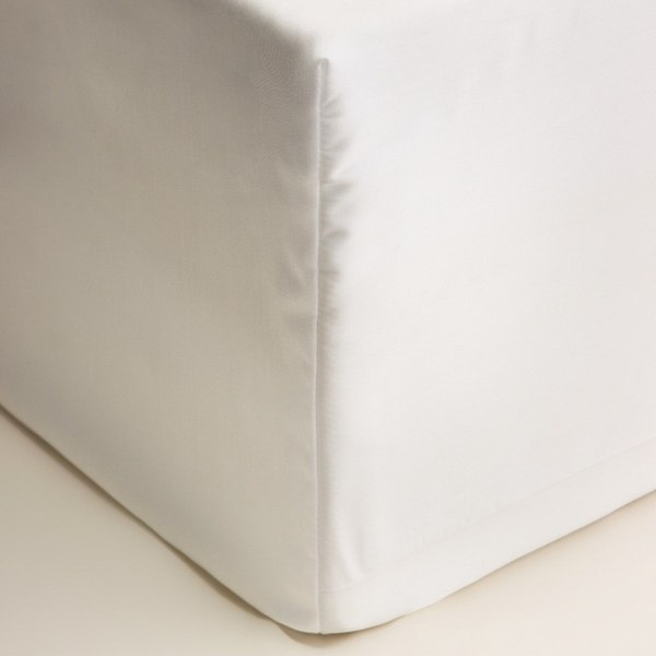 Простыня Sima-Land Home Tencel на резинке 200x200 / 10285341 (белый)