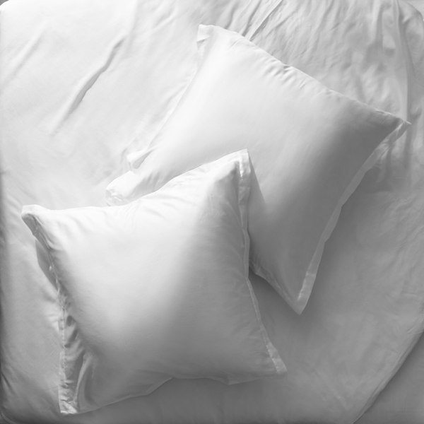 Простыня Sima-Land Home Tencel 235x240 / 10285334 (белый)