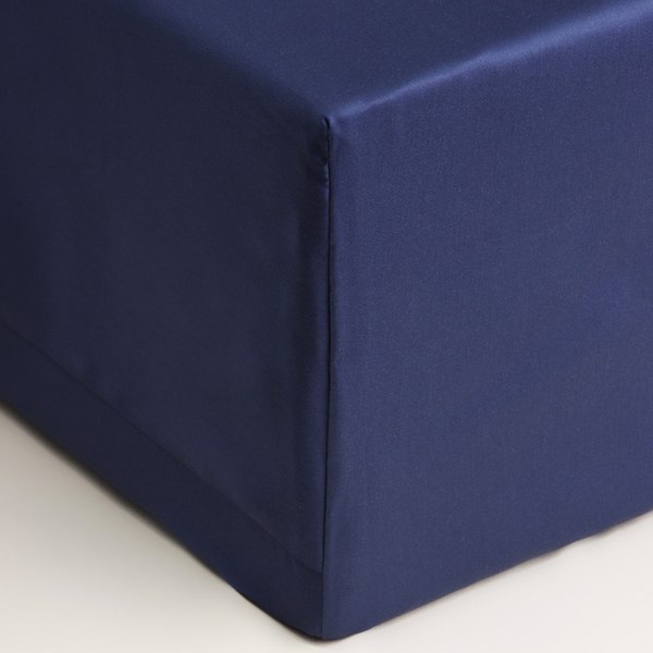 Простыня Sima-Land Home Tencel на резинке 180x200 / 10285368 (синий)