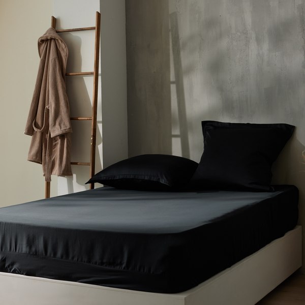 Простыня Sima-Land Home Tencel 235x280 / 10285379 (черный)