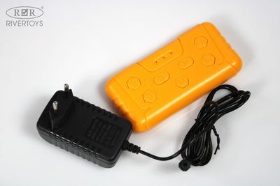 Детский автомобиль RiverToys G005GG (красный)