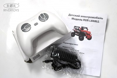 Детский автомобиль RiverToys L888LL (розовый)