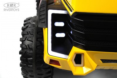 Детский автомобиль RiverToys K333AM (желтый)