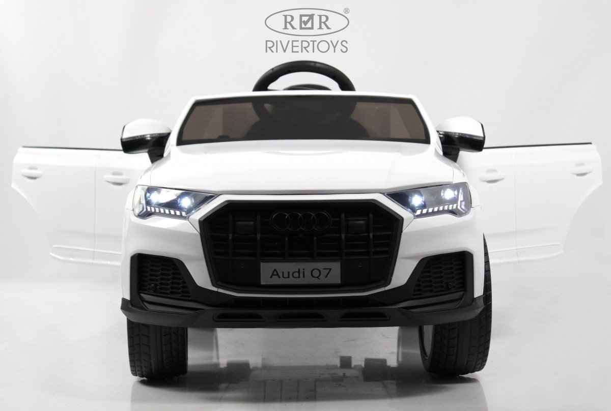 Детский автомобиль RiverToys Audi Q7 / HL678