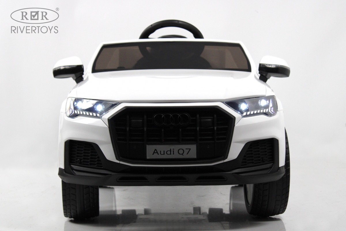 Детский автомобиль RiverToys Audi Q7 / HL678