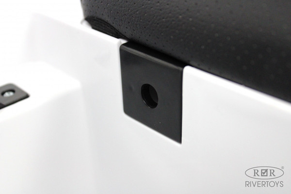 Изображение товара Детский автомобиль RiverToys T222TT 4WD (белый)