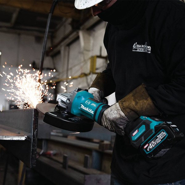 Профессиональная угловая шлифмашина Makita GA037GZ