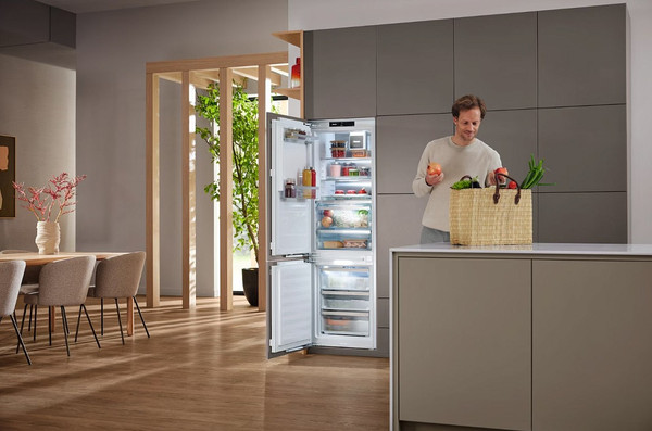 Встраиваемый холодильник Miele KFN 7795 C / 38779505EU1
