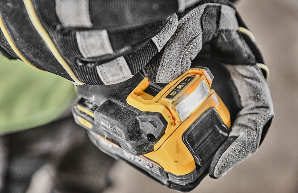 Профессиональная дрель-шуруповерт DeWalt DCD800H2T