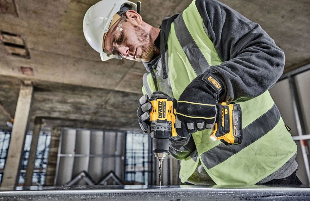 Профессиональная дрель-шуруповерт DeWalt DCD800H2T