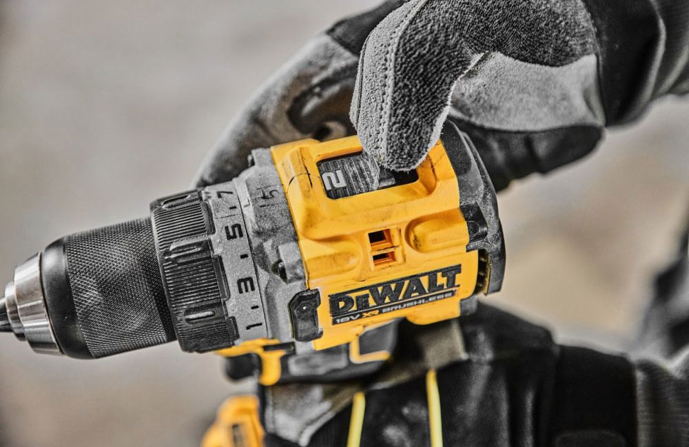 Профессиональная дрель-шуруповерт DeWalt DCD800H2T