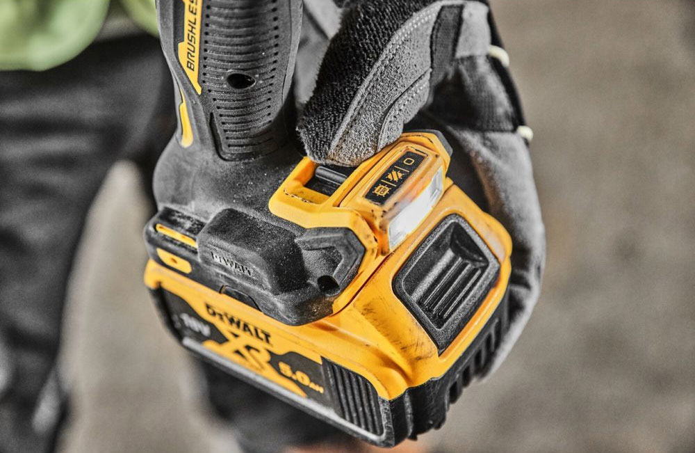 Профессиональная дрель-шуруповерт DeWalt DCD800P2T