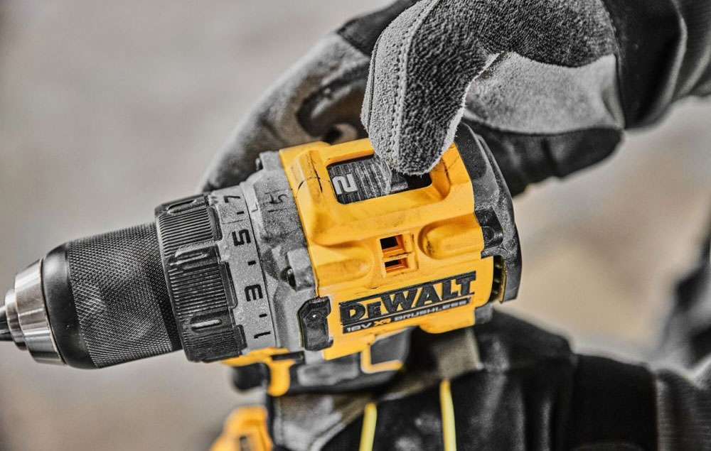 Профессиональная дрель-шуруповерт DeWalt DCD800P2T