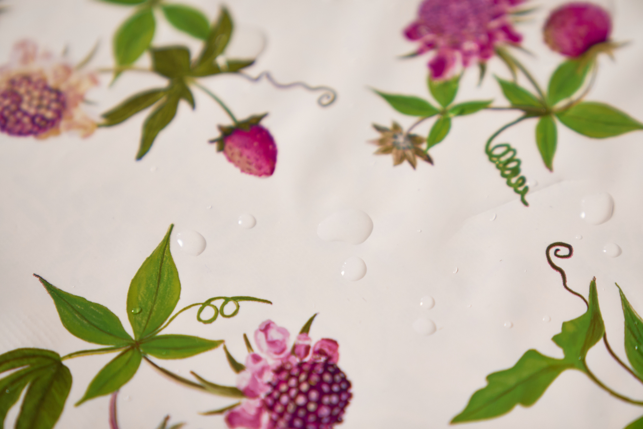 Скатерть Stolima Декор-шанс 5013 Ягоды-цветочки (180x130) — фото 2