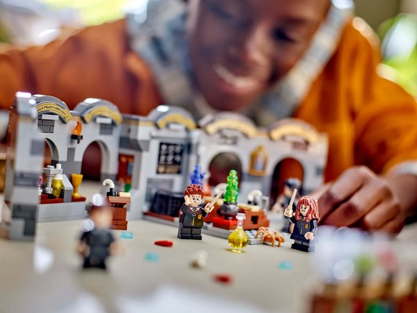 Конструктор Lego Harry Potter Класс зельеварения 76431