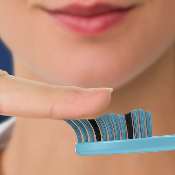 Набор зубных щеток Oral-B Классик 40 средняя (2шт)