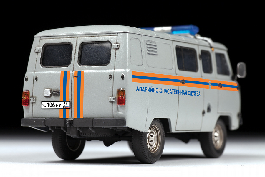 Сборная модель Звезда УАЗ-3909 Буханка Аварийно-спасательная служба / 43002 — фото 2